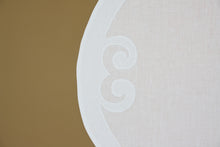 Carica l&#39;immagine nel visualizzatore di Gallery, Set-di-2 tovagliette e tovaglioli - Due riccioli - bianco
