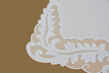 Carica l&#39;immagine nel visualizzatore di Gallery, Set-di-2 tovagliette e tovaglioli - foglie - bianco
