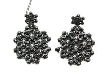 Load image into Gallery viewer, Earring with Rosette - shiny black
