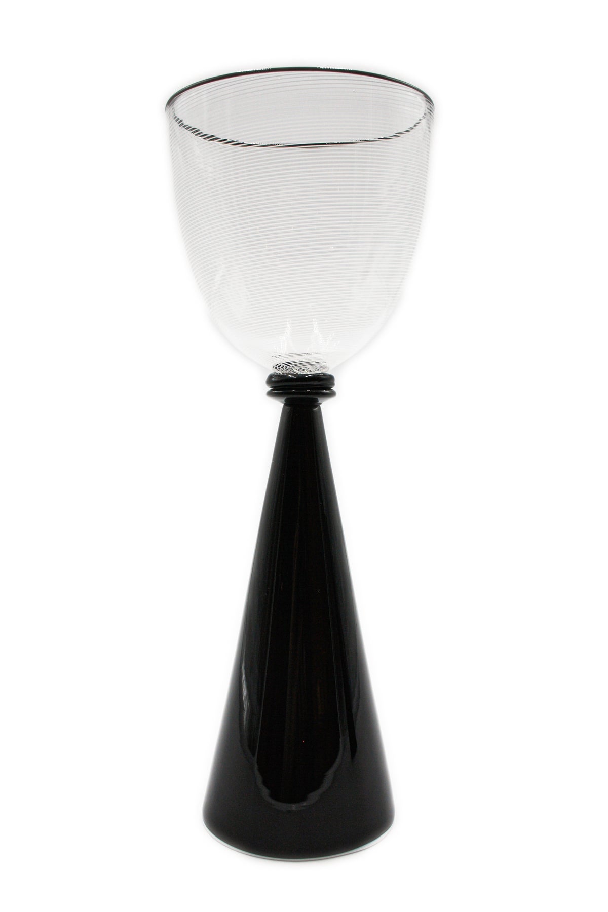 Calice bianco e nero con filigrana bianca