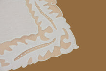 Load image into Gallery viewer, Set-of-2 placemats and napkins - leaves - cream

